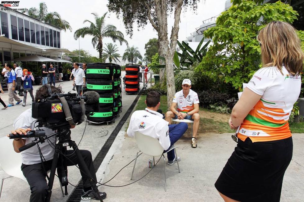 Adrian Sutil (Force India) gibt ein Interview für NBC