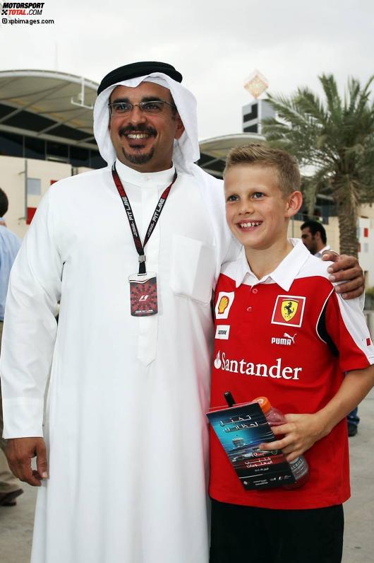 Der Kronprinz von Bahrain mit einem jungen Ferrari-Fan