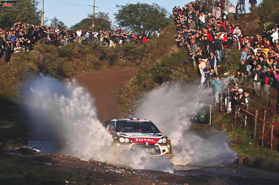 Sebastien Loeb (Citroen) in einer der spektakulären Wasserdurchfahrten der Rallye Argentinien