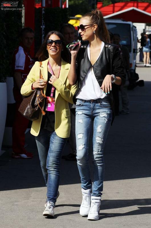 Dasha Kapustina (rechts), Freundin von Fernando Alonso (Ferrari) 