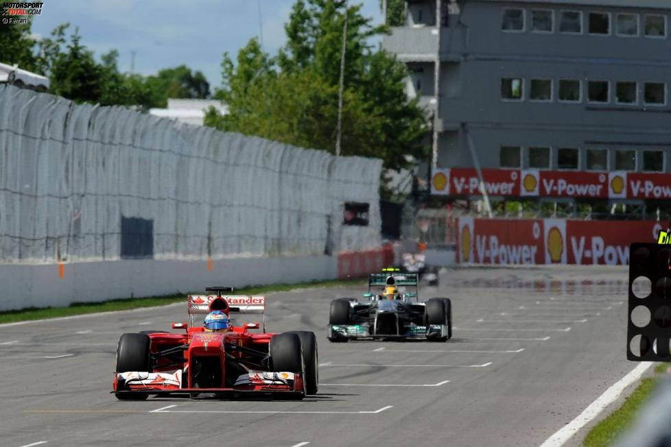 Und da ist er vorbei: Fernando Alonso (Ferrari) lässt Hamilton hinter sich und feiert einen zweiten Platz in Montreal