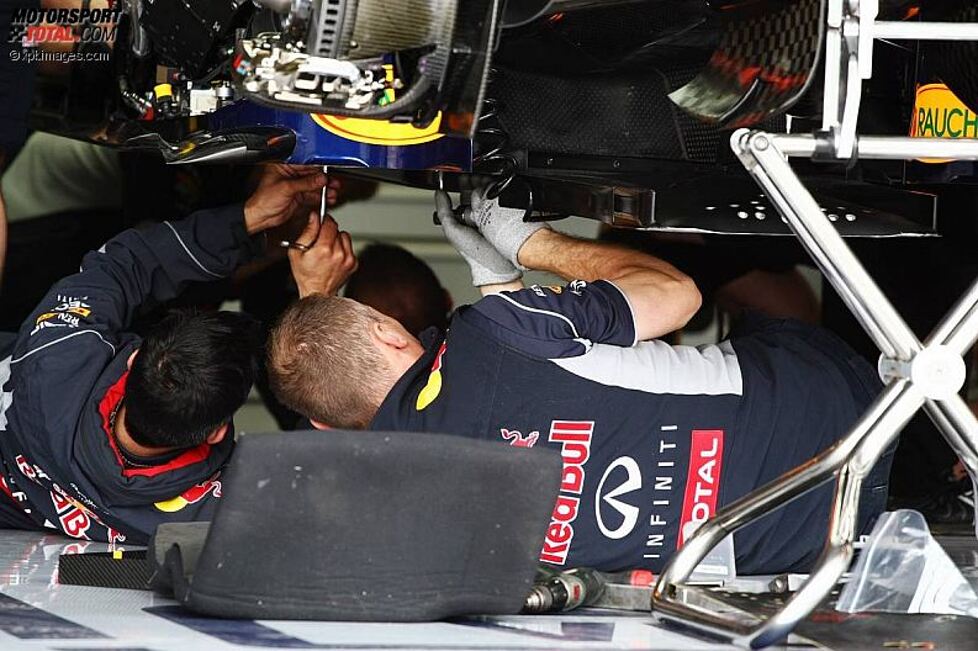 Arbeiten am Auto von Sebastian Vettel (Red Bull) 