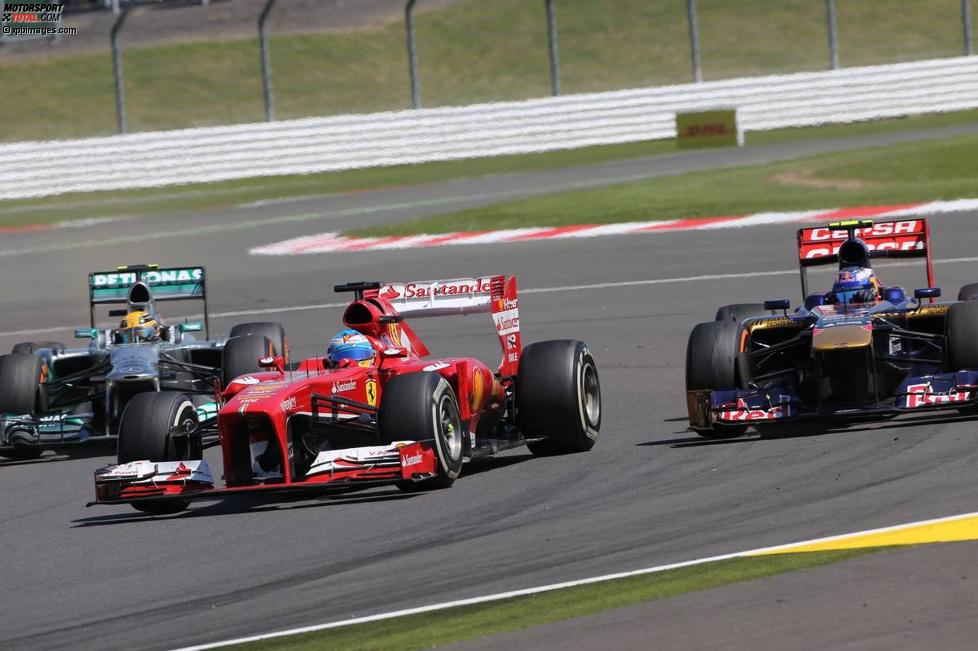Fernando Alonso (Ferrari) und Daniel Ricciardo (Toro Rosso) 