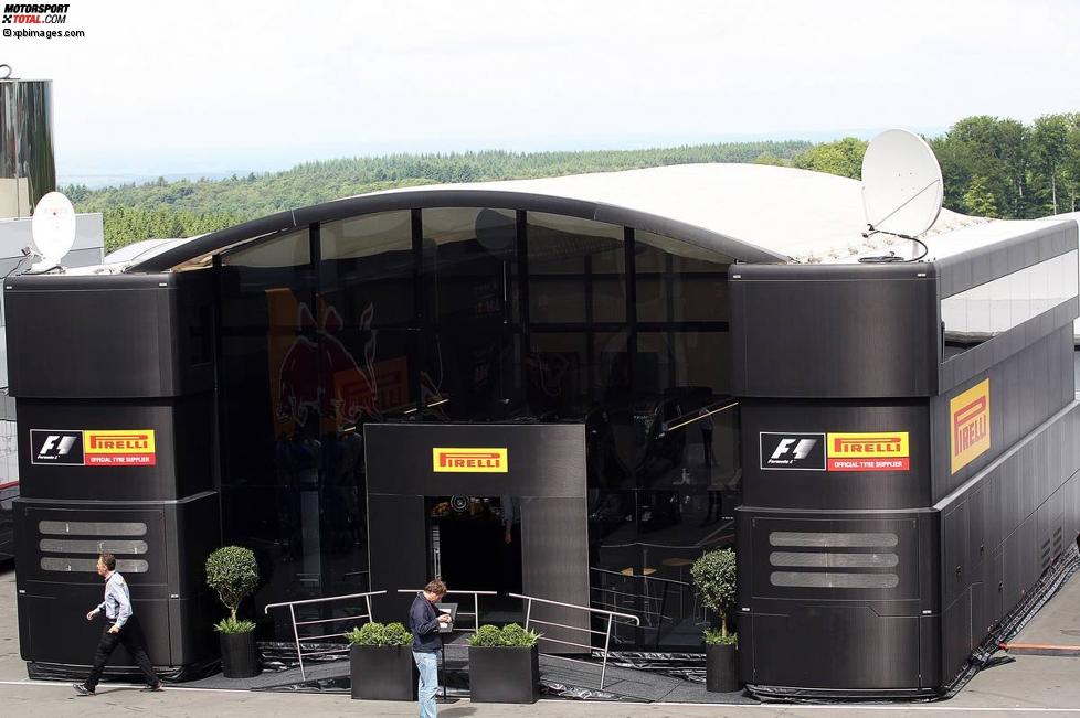 Das Motorhome von Pirelli am Nürburgring