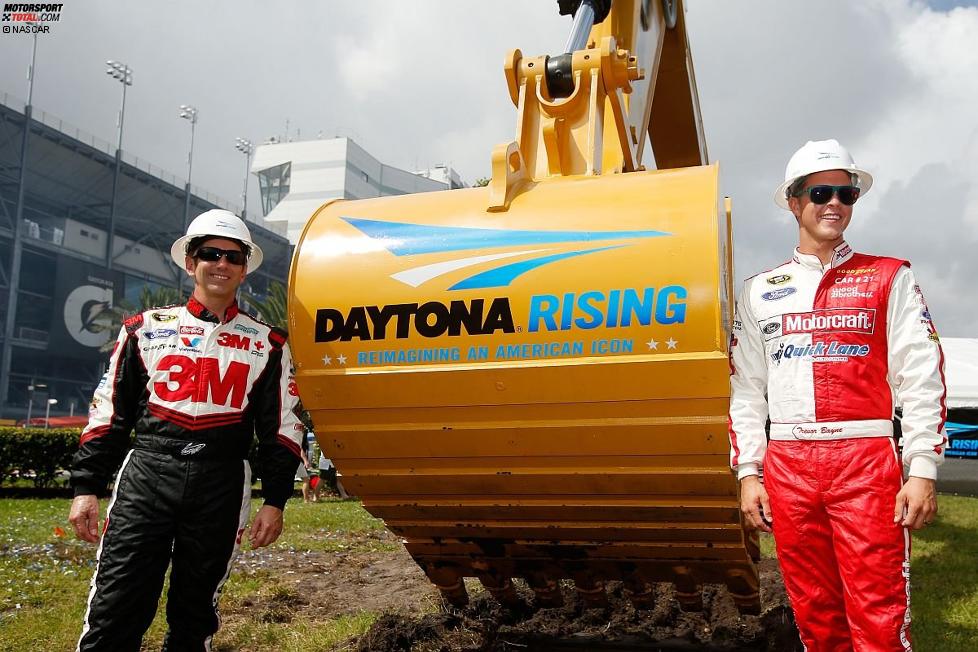 Greg Biffle (Roush) und Trevor Bayne (Wood) beim Beginn der Sanierungsarbeiten von Daytona