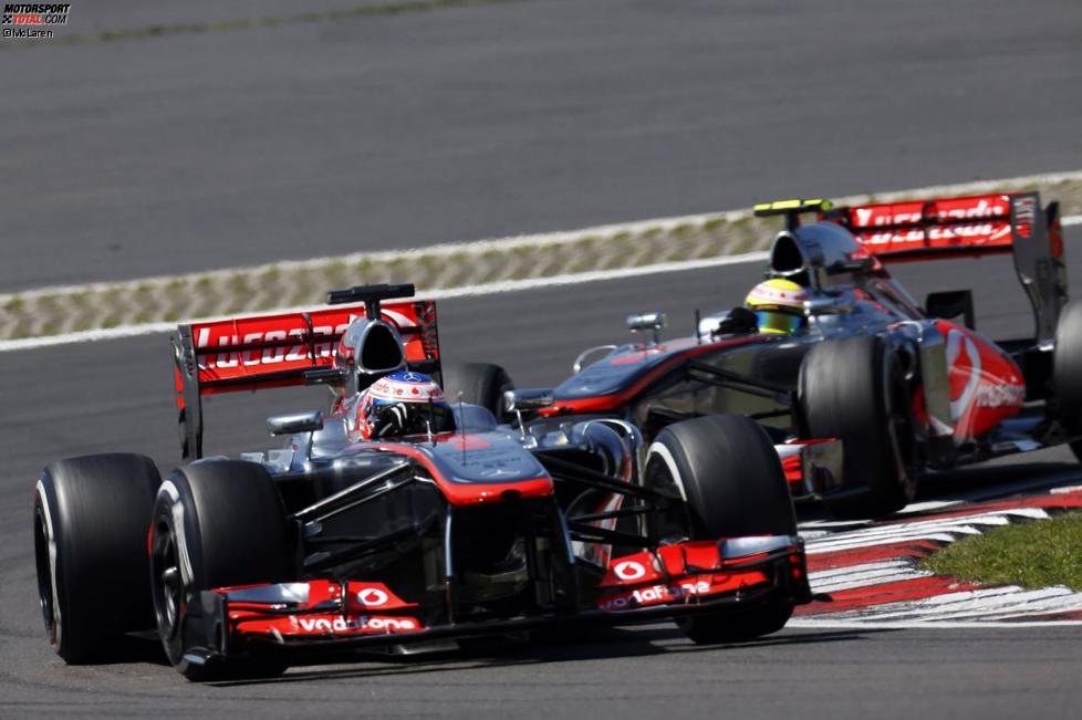 Jenson Button und Sergio Perez (beide McLaren) 