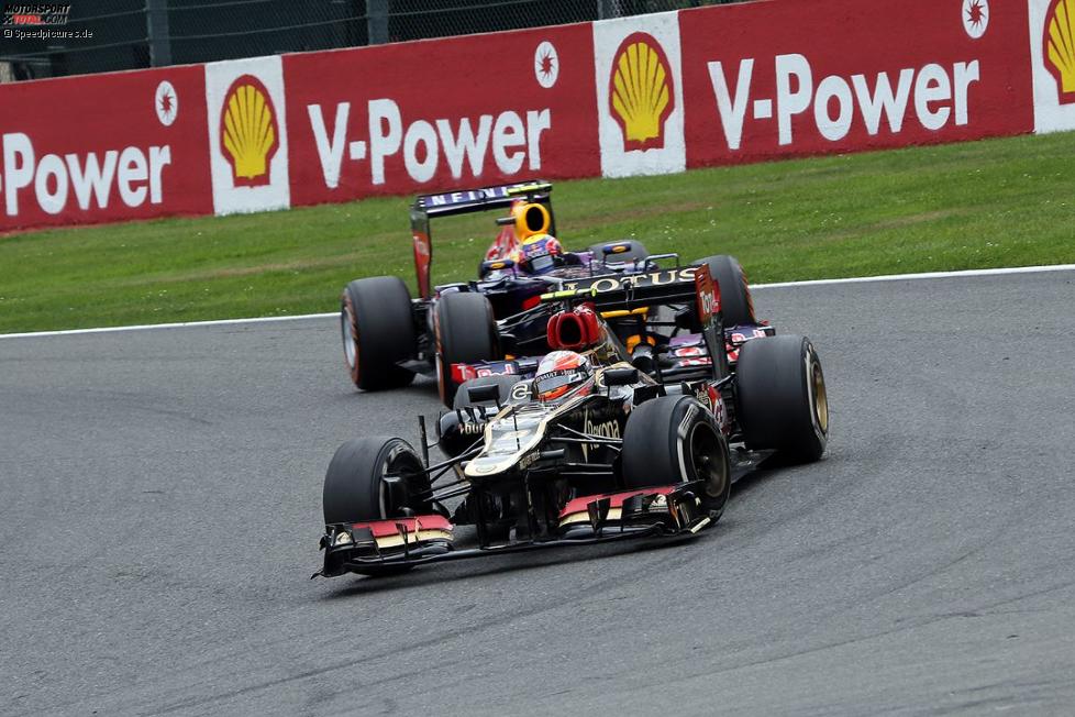 Romain Grosjean (Lotus) vor Mark Webber (Red Bull) 