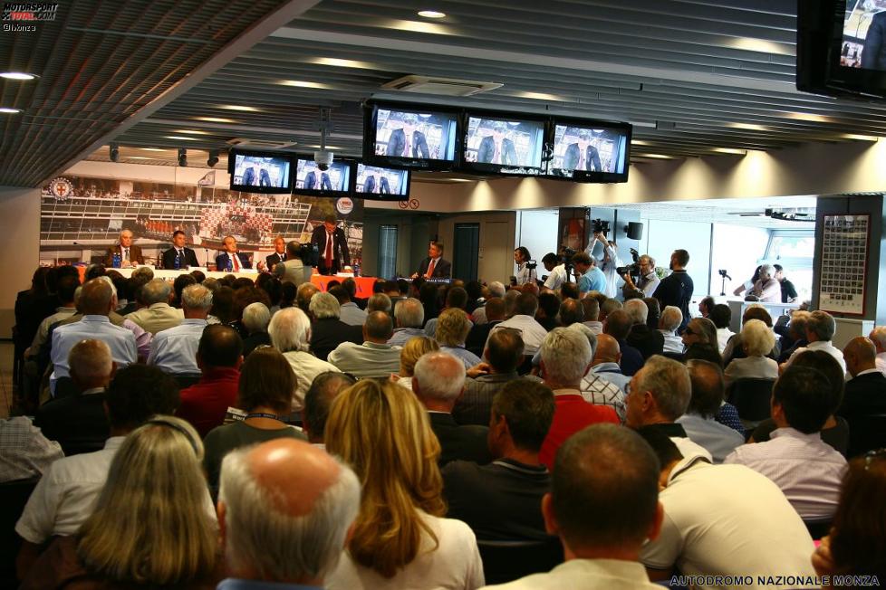 Pressekonferenz des Veranstalters in Monza vor dem Event