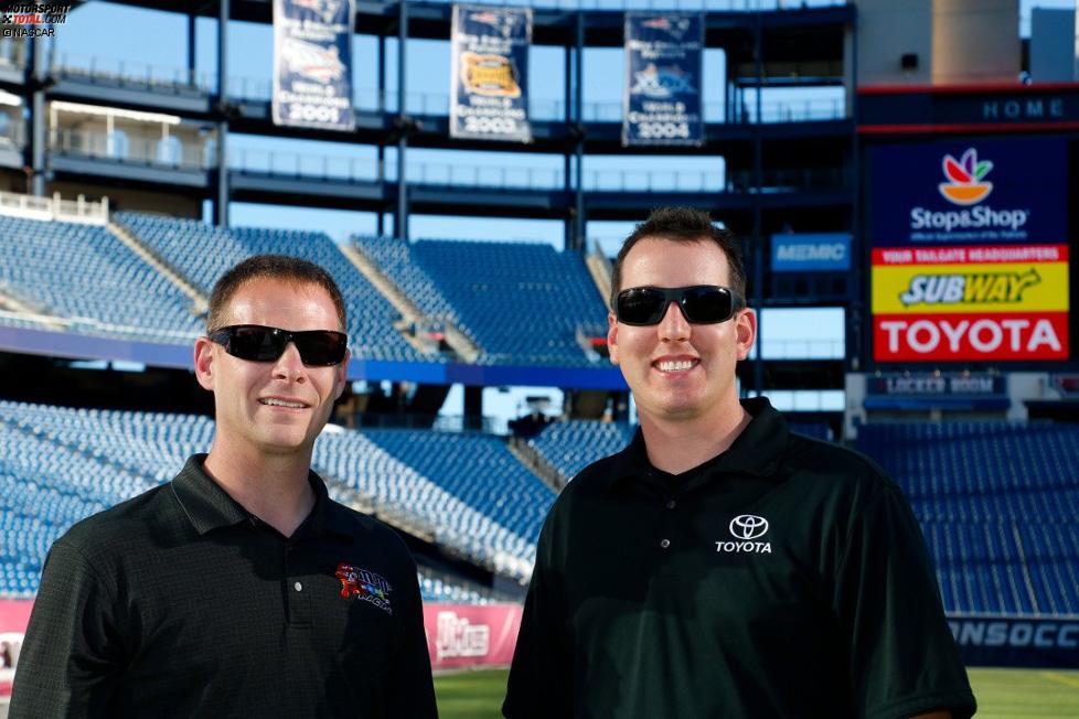 Kyle Busch und sein Gibbs-Crewchief Dave Rogers im Gillett-Stadium der New England Patriots