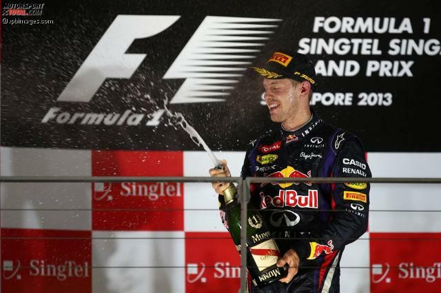 Zum dritten Mal in Folge gewann Sebastian Vettel das Nachtrennen in Singapur Zum dritten Mal in Folge gewann Sebastian Vettel das Nachtrennen in Singapur