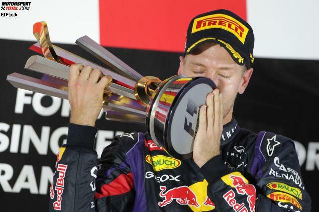 Sebastian Vettel bei der Siegerehrung in Singapur: Auf dem Podium gab&#39;s Pfiffe für den WM-Spitzenreiter.