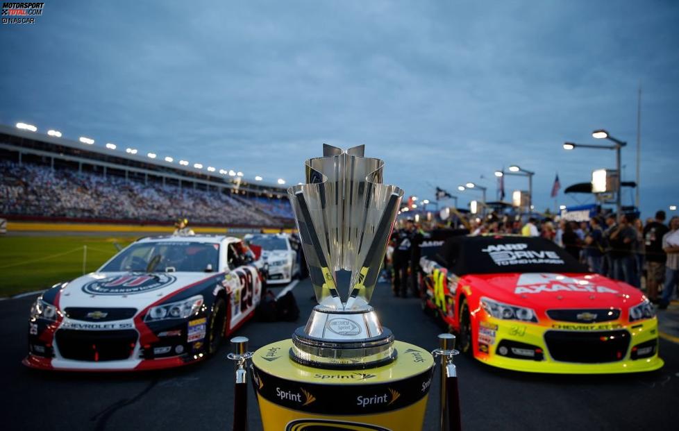 Um diese Trophäe geht es: Der Sprint-Cup für den Champion der höchsten NASCAR-Liga