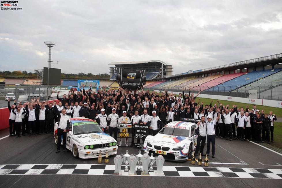Die gesamte BMW-Mannschaft feiert die Saison 2013