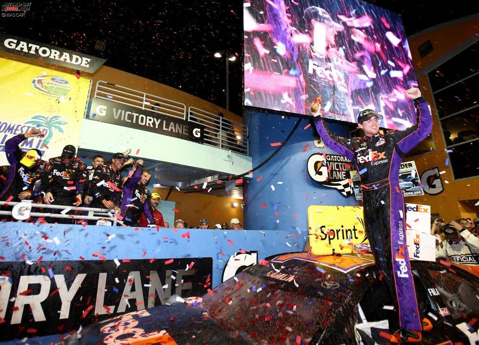Sieg beim Saisonfinale: Denny Hamlin (Gibbs) in der Victory Lane