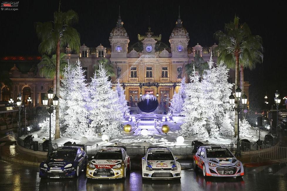 Die vier WRC-Boliden vor dem Casino von Monte Carlo