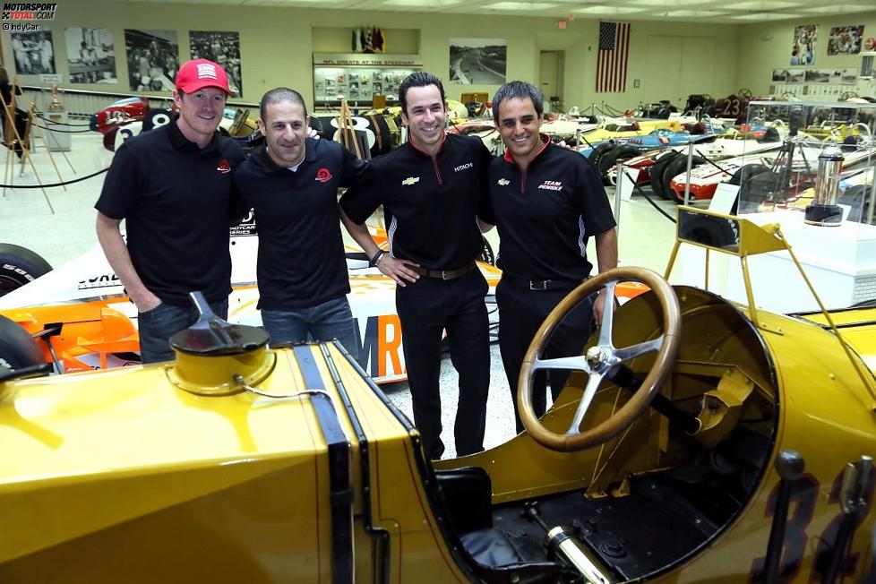 Die vier aktuellen Indy-500-Sieger vor dem Marmon Wasp, dem allerersten Siegerauto im Indy 500