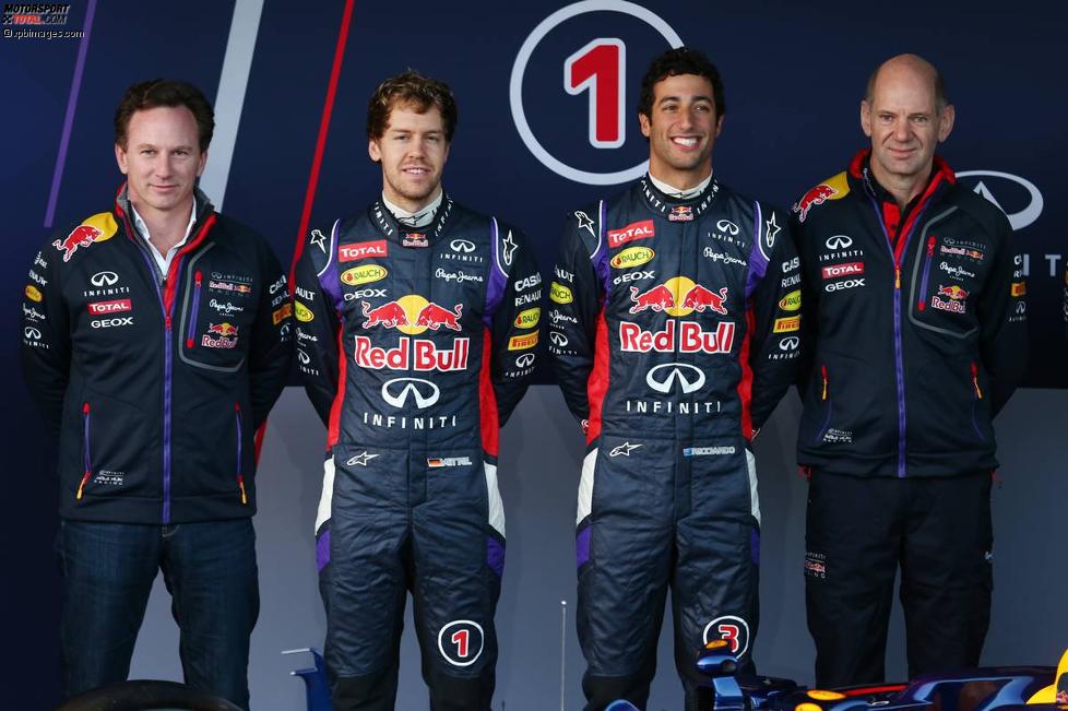 Christian Horner, Sebastian Vettel (Red Bull), Daniel Ricciardo (Red Bull) und Adrian Newey 