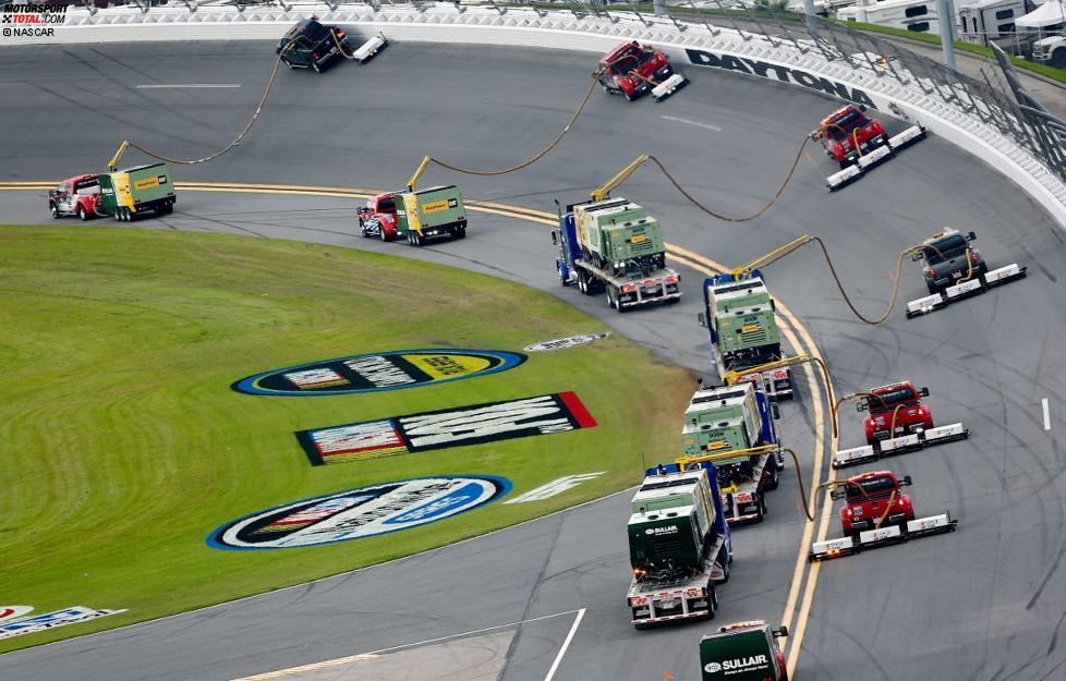 Eine Abordnung von Air-Titan-Fahrzeugen auf dem Daytona International Speedway