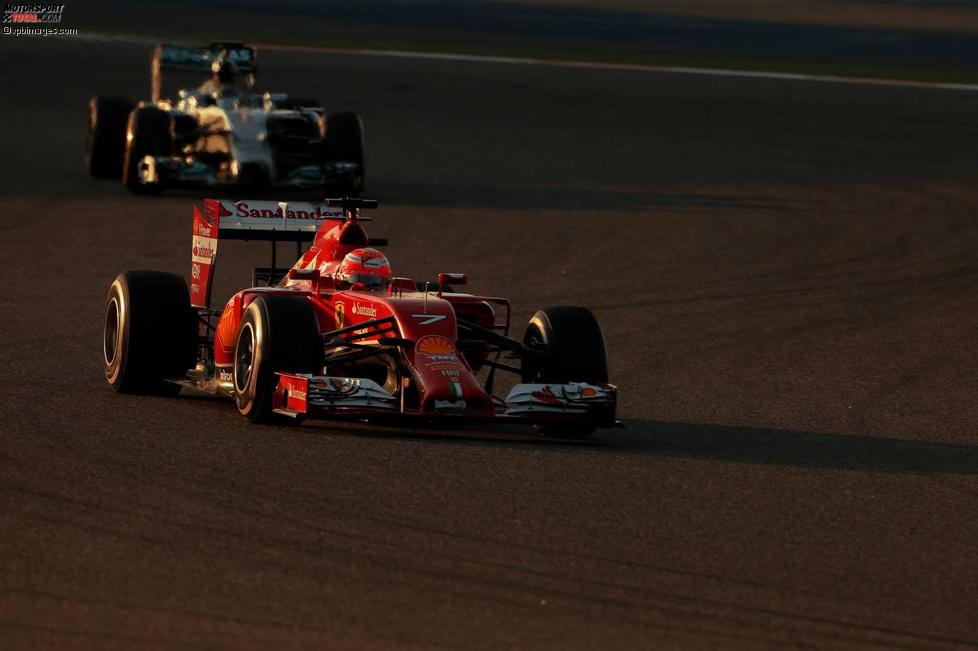 Kimi Räikkönen (Ferrari) und Nico Rosberg (Mercedes) 