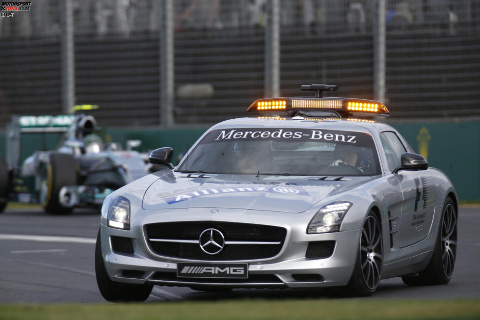 Nico Rosberg (Mercedes) hinter dem Safety-Car