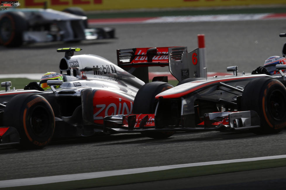 Sergio Perez (Force India) und Jenson Button (McLaren) 