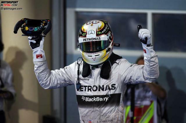 Lewis Hamilton jubelt über seinen zweiten Sieg in Folge - doch noch liegt er in der WM-Wertung um elf Zähler hinter Nico Rosberg zurück.