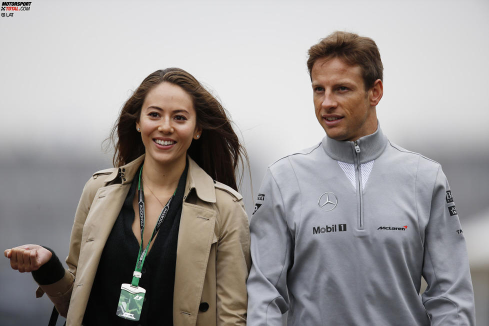 Jenson Button (McLaren) mit Jessica Michibata