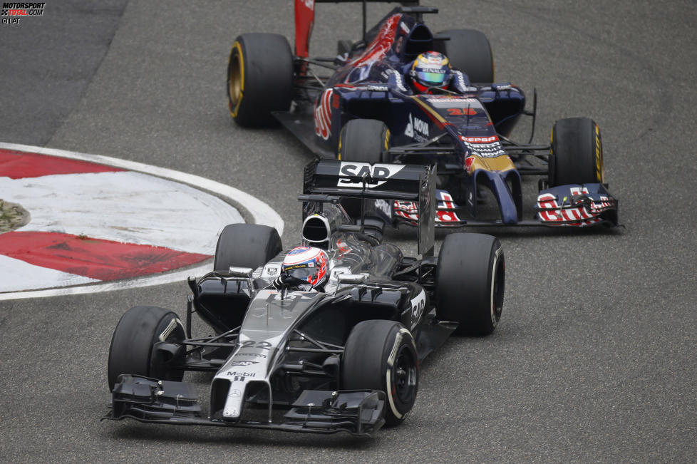 Jenson Button (McLaren) und Jean-Eric Vergne (Toro Rosso) 