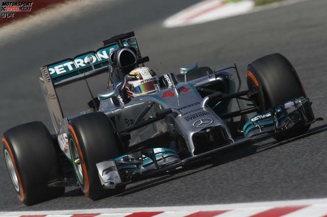 Lewis Hamilton hatte die Konkurrenz am Freitag mal wieder im Griff. Der Brite raste in Barcelona zu zwei Bestzeiten und war am Ende 0,449 Sekunden schneller als Teamkollege Nico Rosberg.