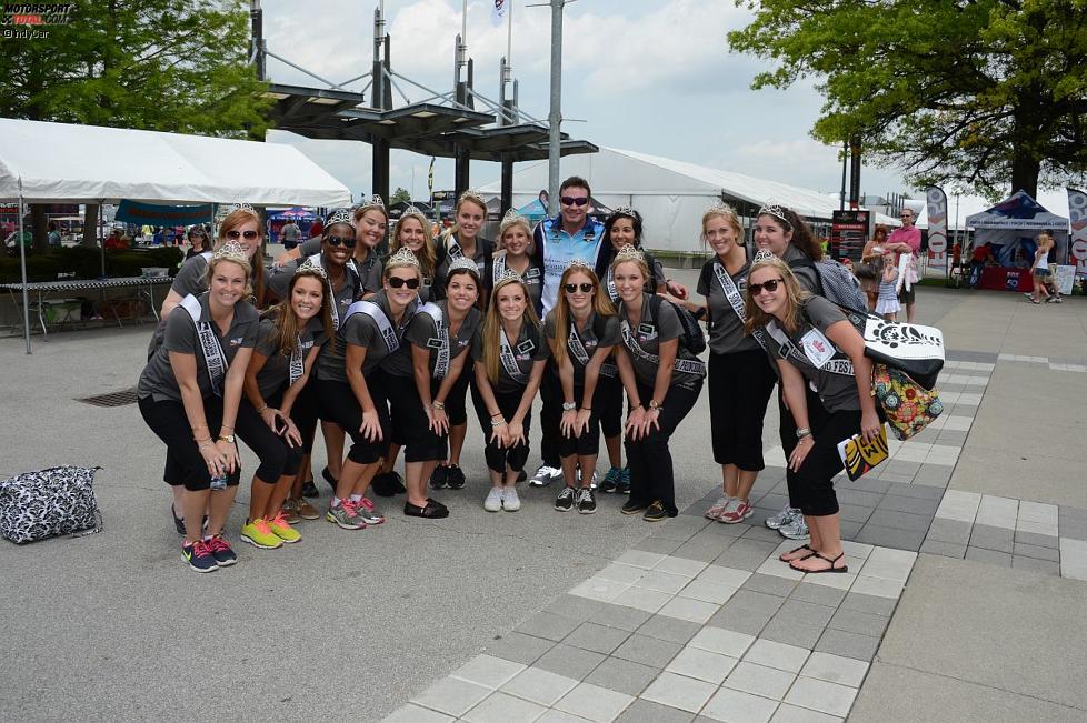 Buddy Lazier und die diesjährigen Indy-500-Prinzessinnen