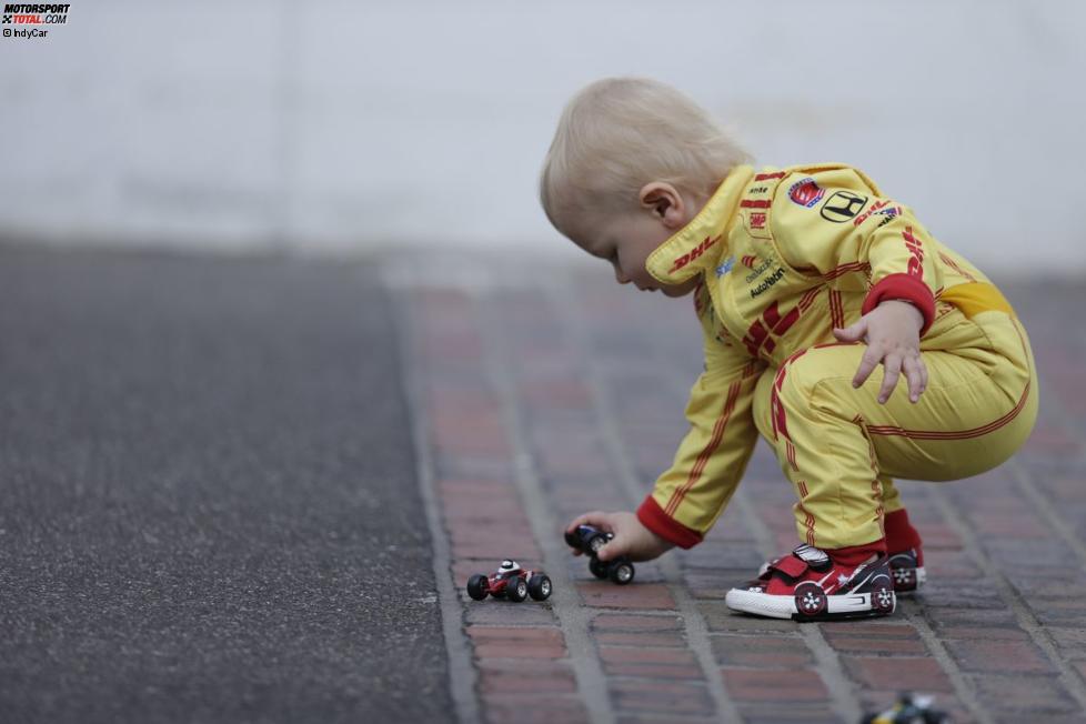 Ryden Hunter-Reay nimmt nach dem Indy-500-Sieg seines Vaters Ryan die berühmte Yard of Bricks in Beschlag