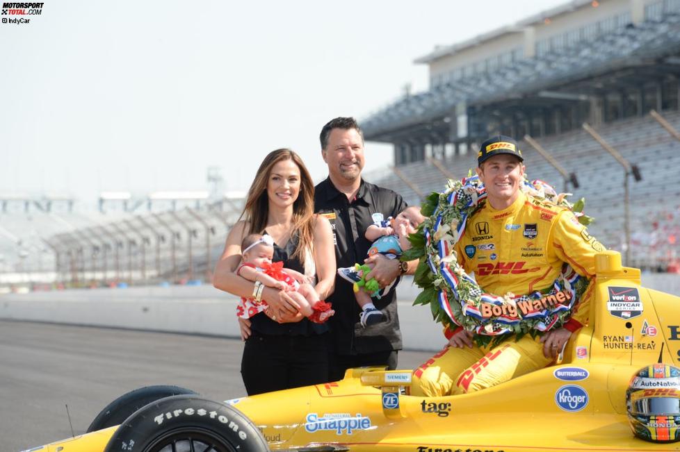 Ryan Hunter-Reay mit Teambesitzer Michael Andretti, dessen Ehefrau Jodi und den Zwillingen Miati und Mario