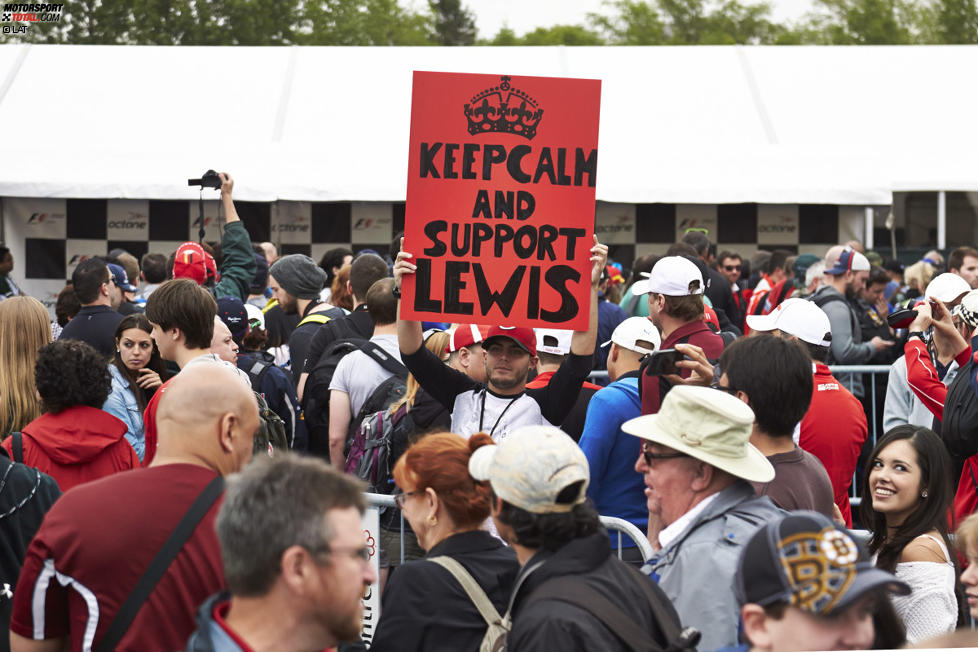 Fans unterstützen Lewis Hamilton