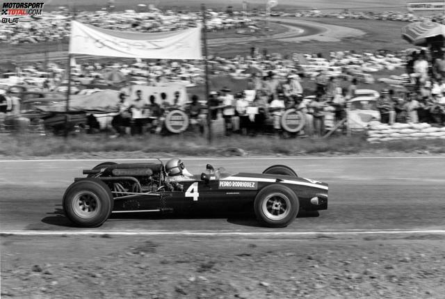 2. Januar 1967: Pedro Rodriguez (Cooper-Maserati) gewinnt die Formel-1-Premiere in Kyalami. Zuvor fand der Grand Prix von Südafrika dreimal (1962, 1963 und 1965) in East London statt.