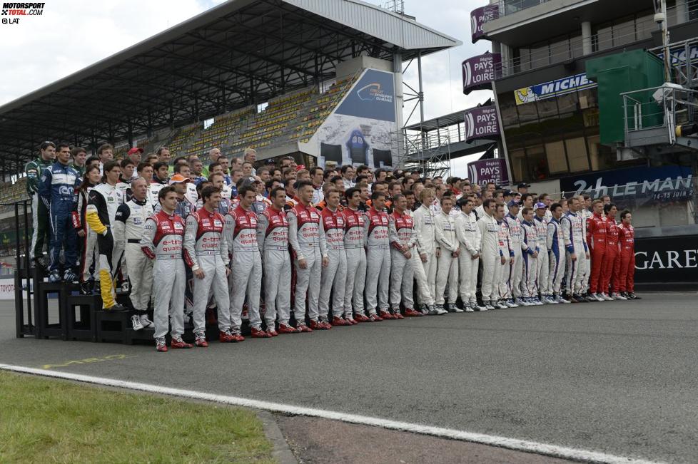 Gruppenfoto des Fahrerfeldes für die 82. Auflage der 24 Stunden von Le Mans