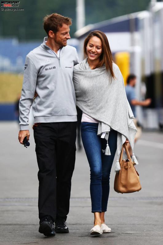 Jenson Button (McLaren) mir Jessica Michibata