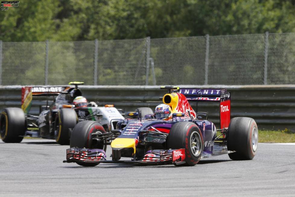 Daniel Ricciardo (Red Bull) und Sergio Perez (Force India) 