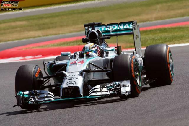 Lewis Hamilton sicherte sich die Bestzeit am Freitag, hatte aber auch große Probleme: der Motor stellte eine halbe Stunde vor Schluss ab.