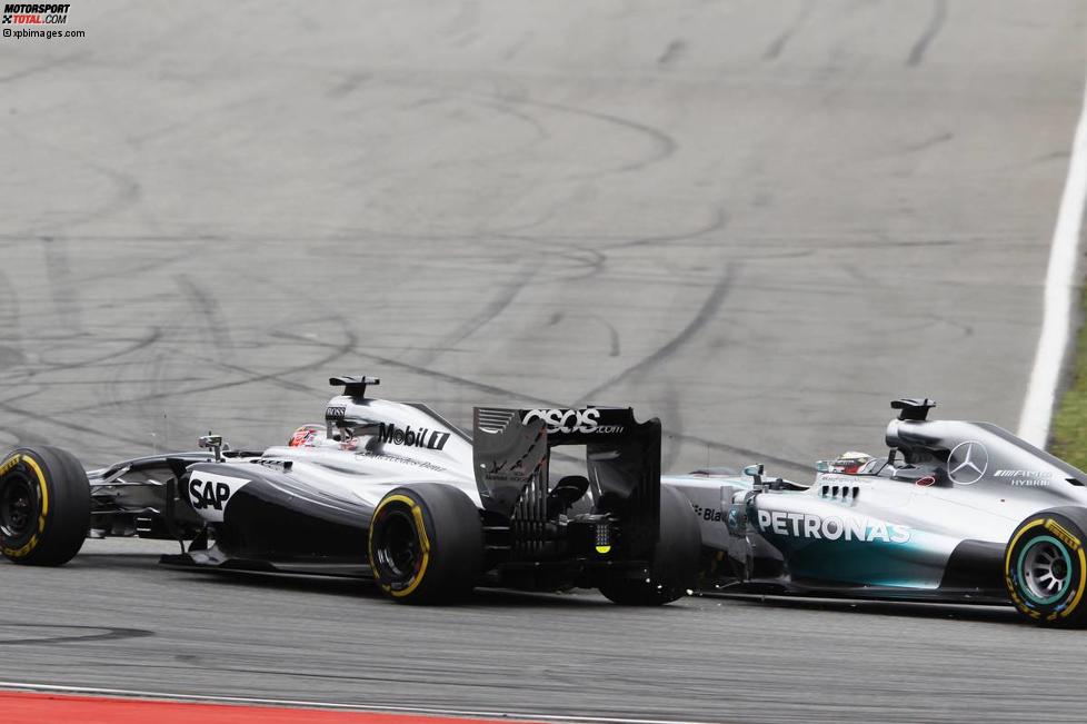 Jenson Button (McLaren) und Lewis Hamilton (Mercedes) 