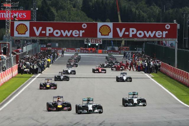 Nico Rosberg musste Lewis Hamilton und Sebastian Vettel zunächst ziehen lassen Nico Rosberg musste Lewis Hamilton und Sebastian Vettel zunächst ziehen lassen