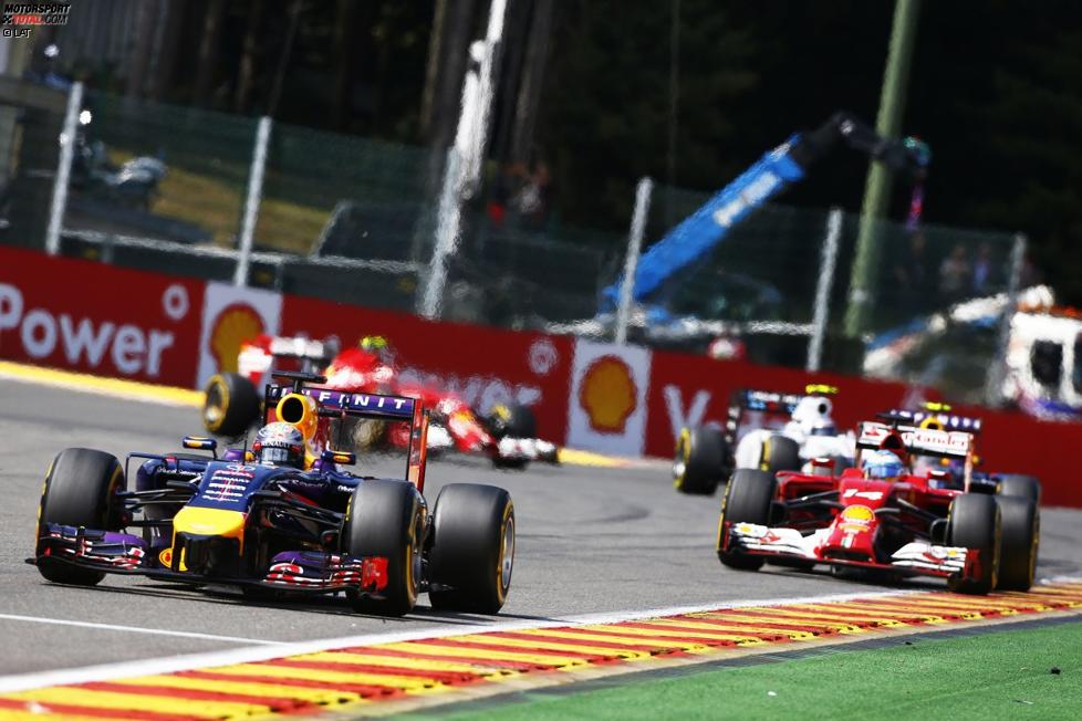Sebastian Vettel (Red Bull) und Fernando Alonso (Ferrari) 