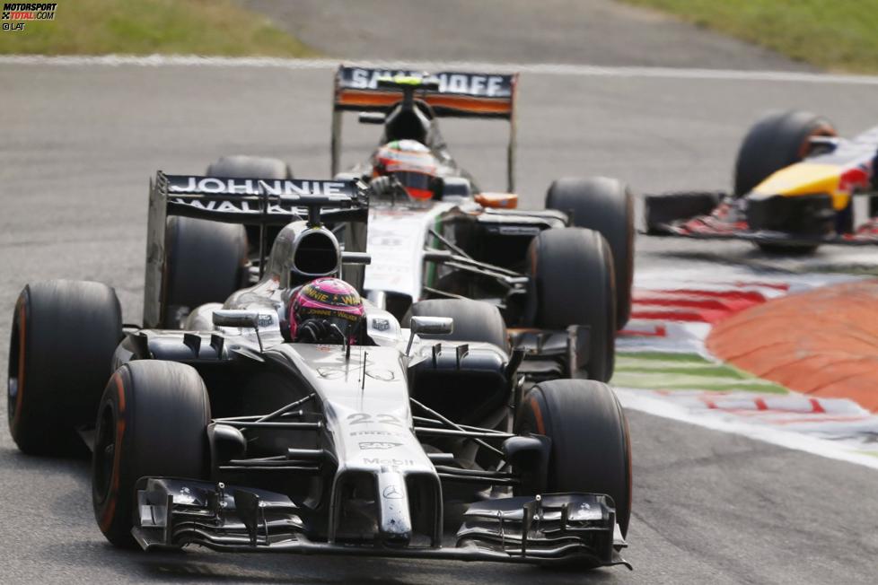 Jenson Button (McLaren) und Sergio Perez (Force India) 