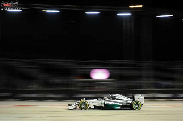 Lewis Hamilton war am Samstag in der Nacht von Singapur der Schnellste. Der Brite erzielte eine Bestzeit von 1:45.681 Minuten.