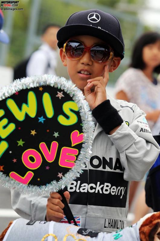 Junger Fan von Lewis Hamilton (Mercedes) 