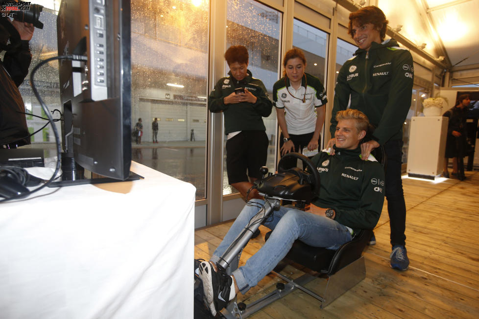 Kamui Kobayashi (Caterham), Marcus Ericsson (Caterham) und Roberto Merhi 