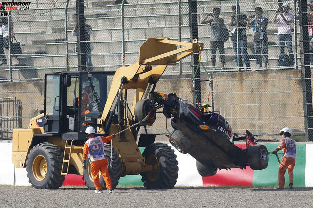 Am Haken: Der Red Bull von Ricciardo nach dem Abflug ausgangs der Schikane