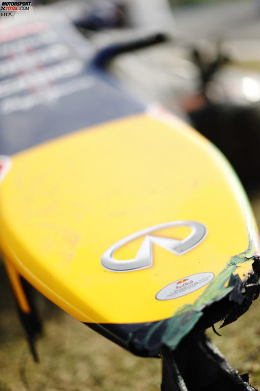 Das Wrack von Daniel Ricciardo (Red Bull) 
