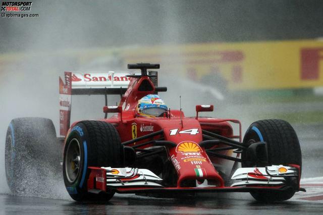 Fernando Alonso musste seinen Ferrari kurz nach dem Neustart abstellen