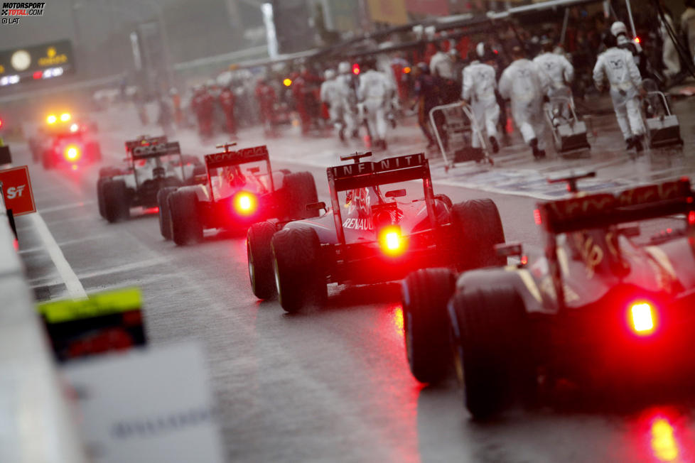 Pastor Maldonado (Lotus) und Sebastian Vettel (Red Bull) 