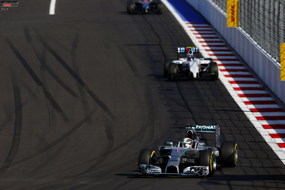 Lewis Hamilton (Mercedes) und Valtteri Bottas (Williams) 